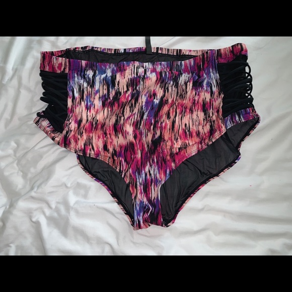 Torrid plus size bathing suit - Picture 2 of 3